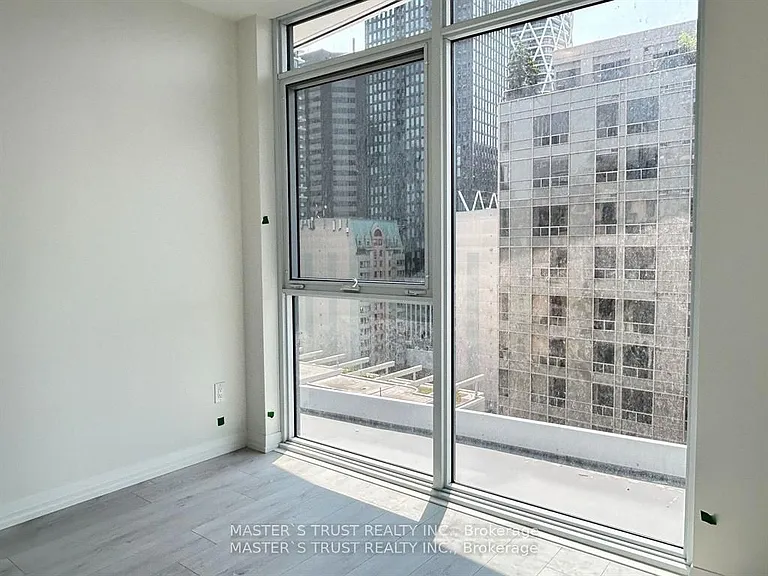 280 Dundas St W #906 — Photo 7