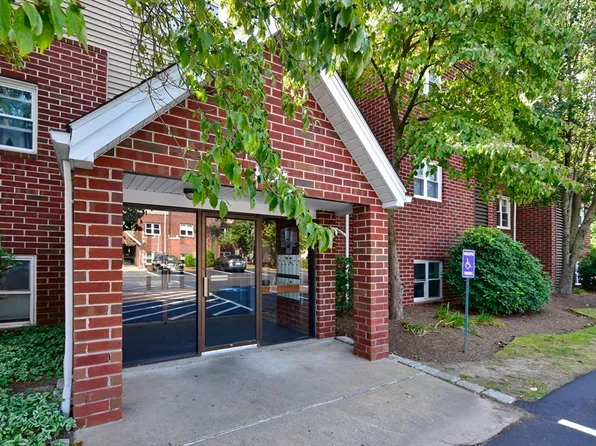 25 Longworth Ave Unit 7, Brockton, MA 02301