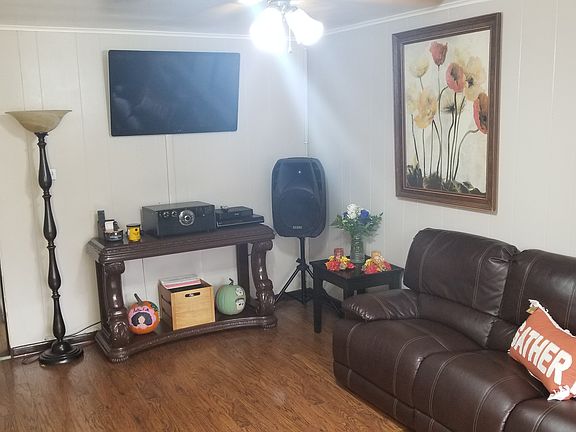 1st Floor - Living Room