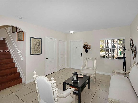 4th image of 941 SW 148th Pl