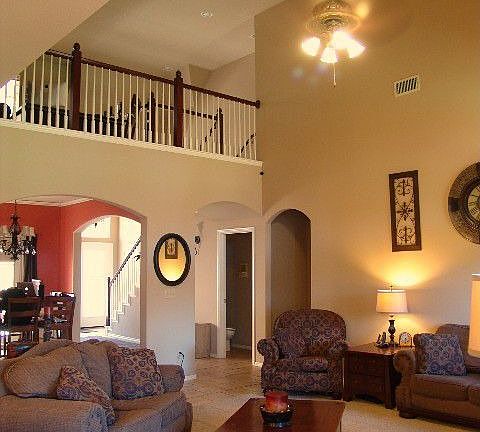 Livingroom & loft office space