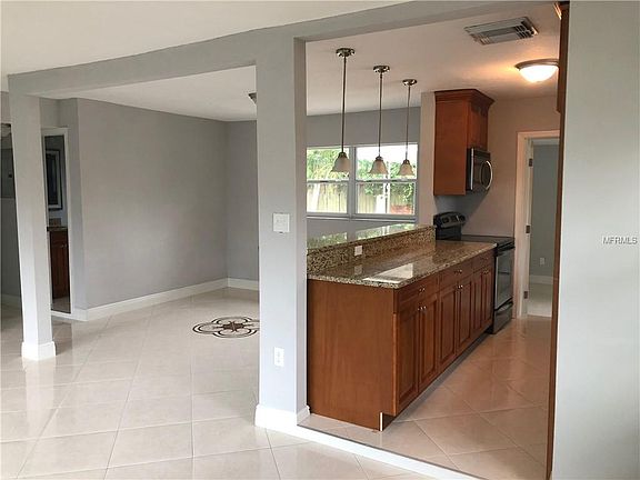 4th image of 10935 N Lantana Ave
