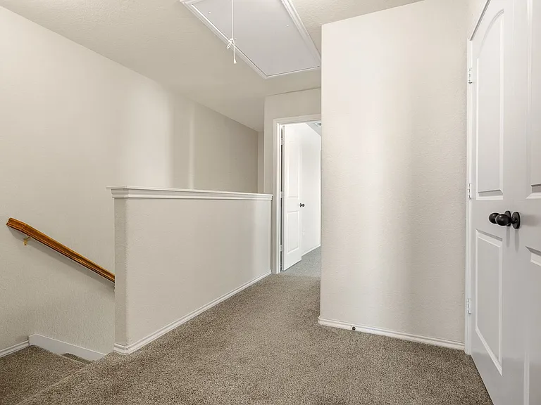 570 Creekside Cir — Photo 8
