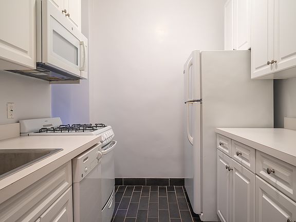5th image of 925 W End Ave #1AA