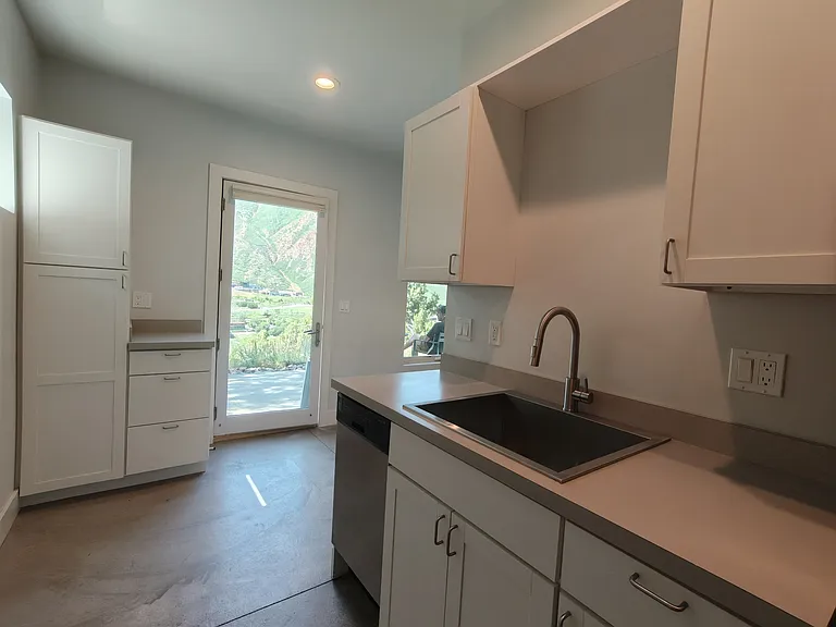 600 Greenway Dr — Photo 7