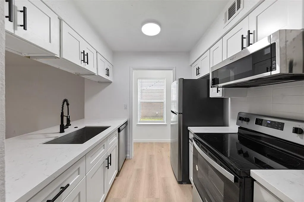 815 Lyle West Avenue - C — Photo 3
