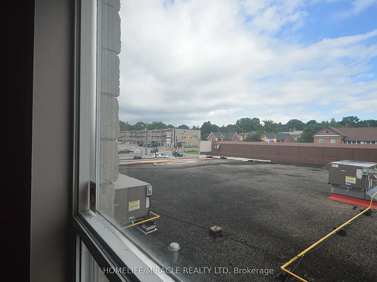 64 Holland St W #1 — Photo 19