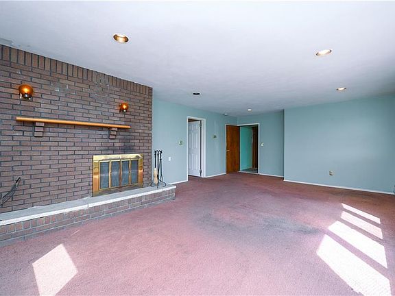 4th image of 740 Marcy Ave