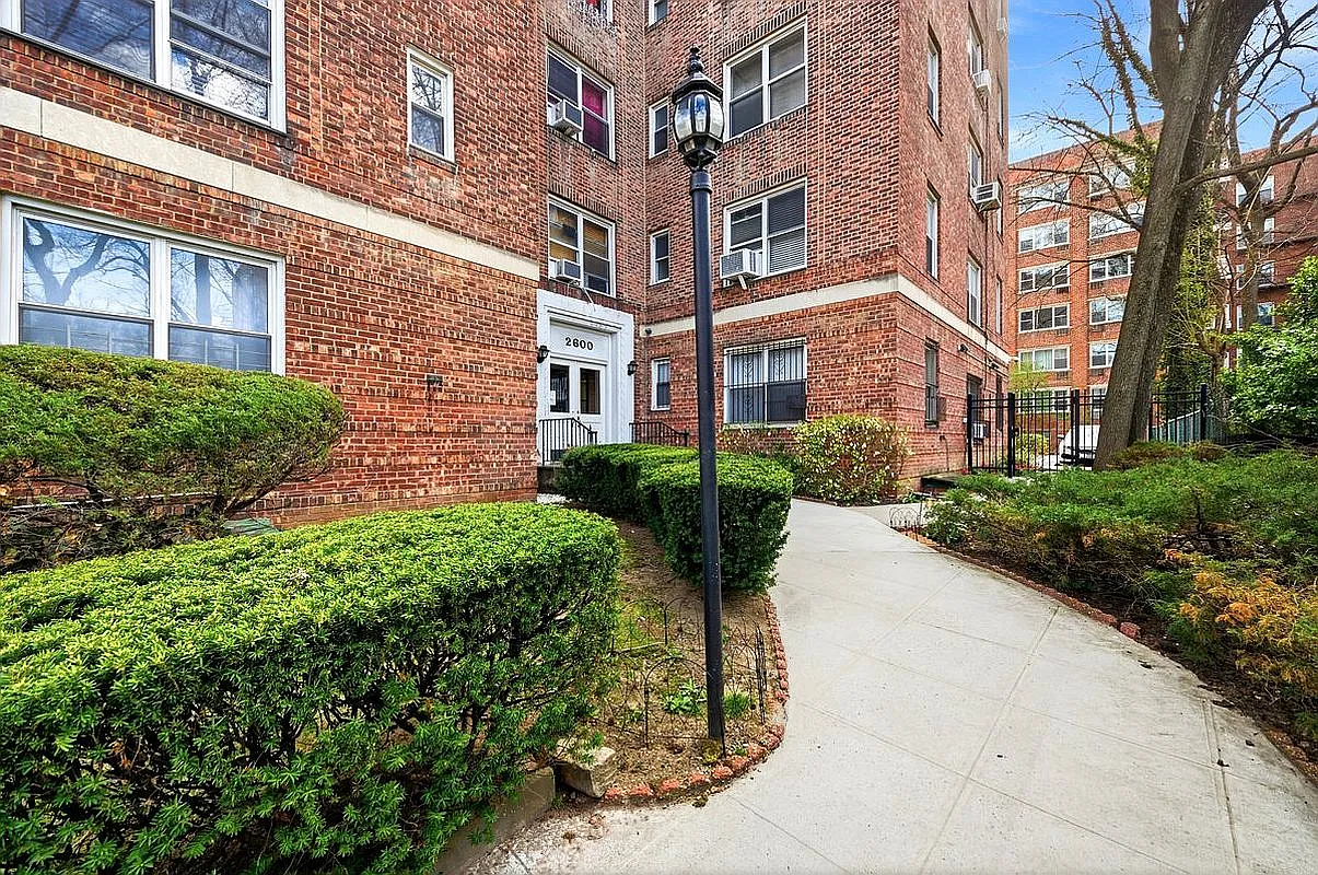 2600 Henry Hudson Pkwy APT 5B photo 1