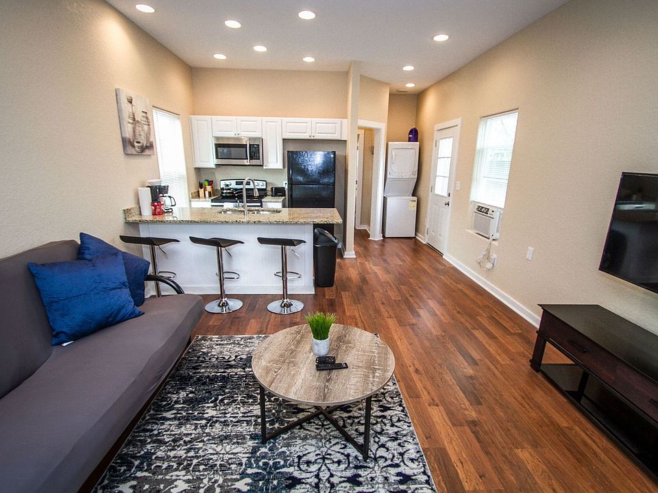 1st image of 123 Douglas Way St
