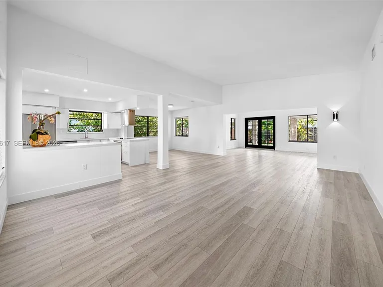 7525 Adventure Ave — Photo 2