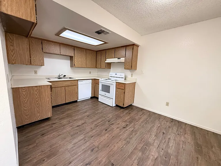 5291 E Kings Canyon Rd — Photo 4