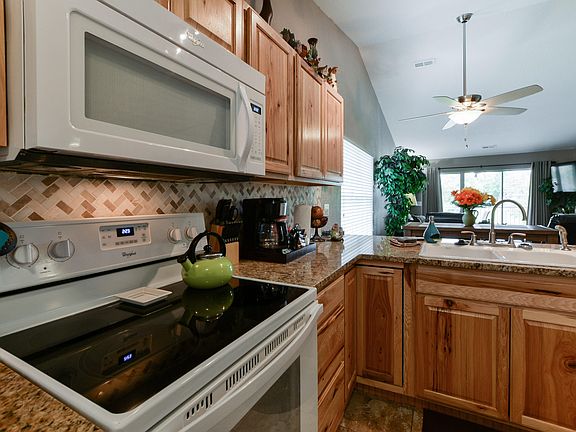 4th image of 34 Golfshores Dr APT 25