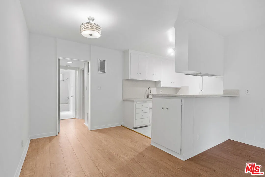 1 bed, 1.0 bath, 1000 sqft, $2,595 — Photo 1