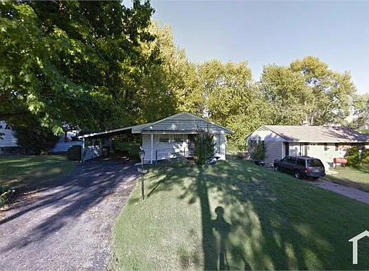 3 bed, $1,300 — Photo 1
