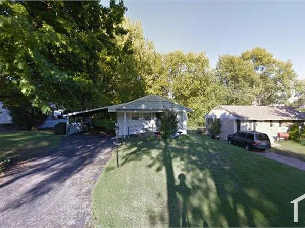 10222 Valley Dr, Saint Louis, MO 63137