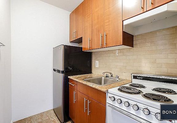 4th image of 207 E 27th St APT 6H