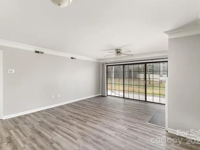 7610 Woods Ln #5 — Photo 33