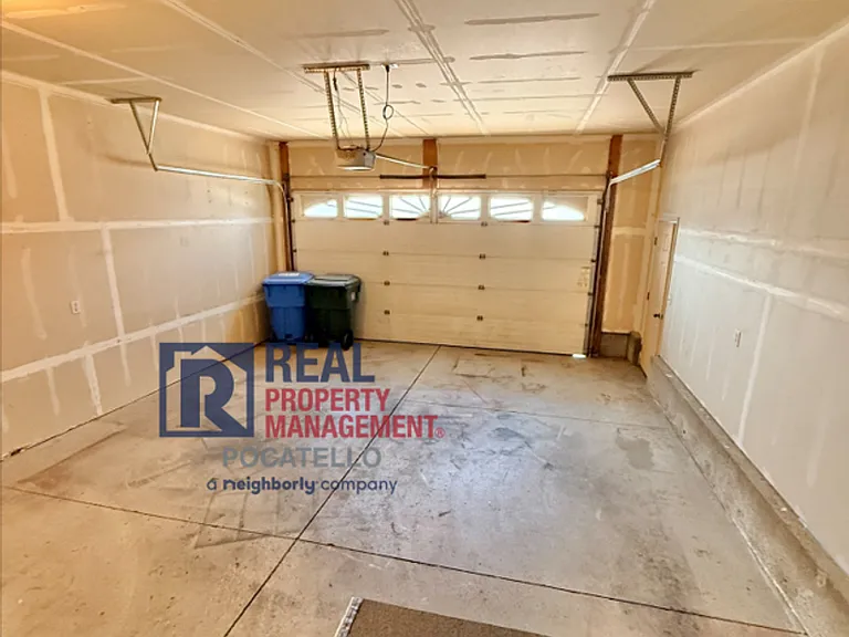 1586 Dustin Cir — Photo 16