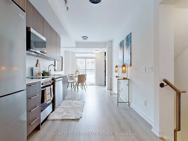 260 Finch Ave E #Townhouse 3 — Photo 5