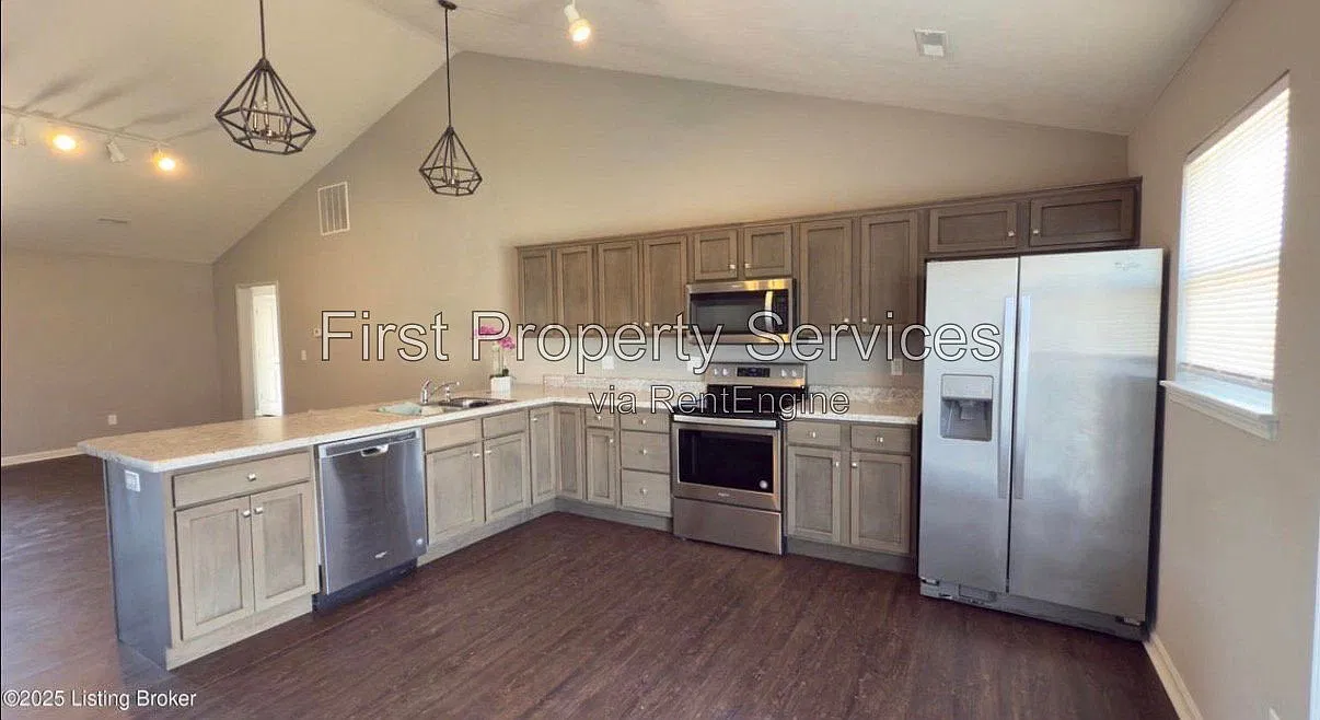 3 bed, 2.0 bath, 1515 sqft, $2,200 — Photo 3