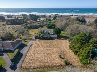14600 Ocean View Dr, Smith River, CA