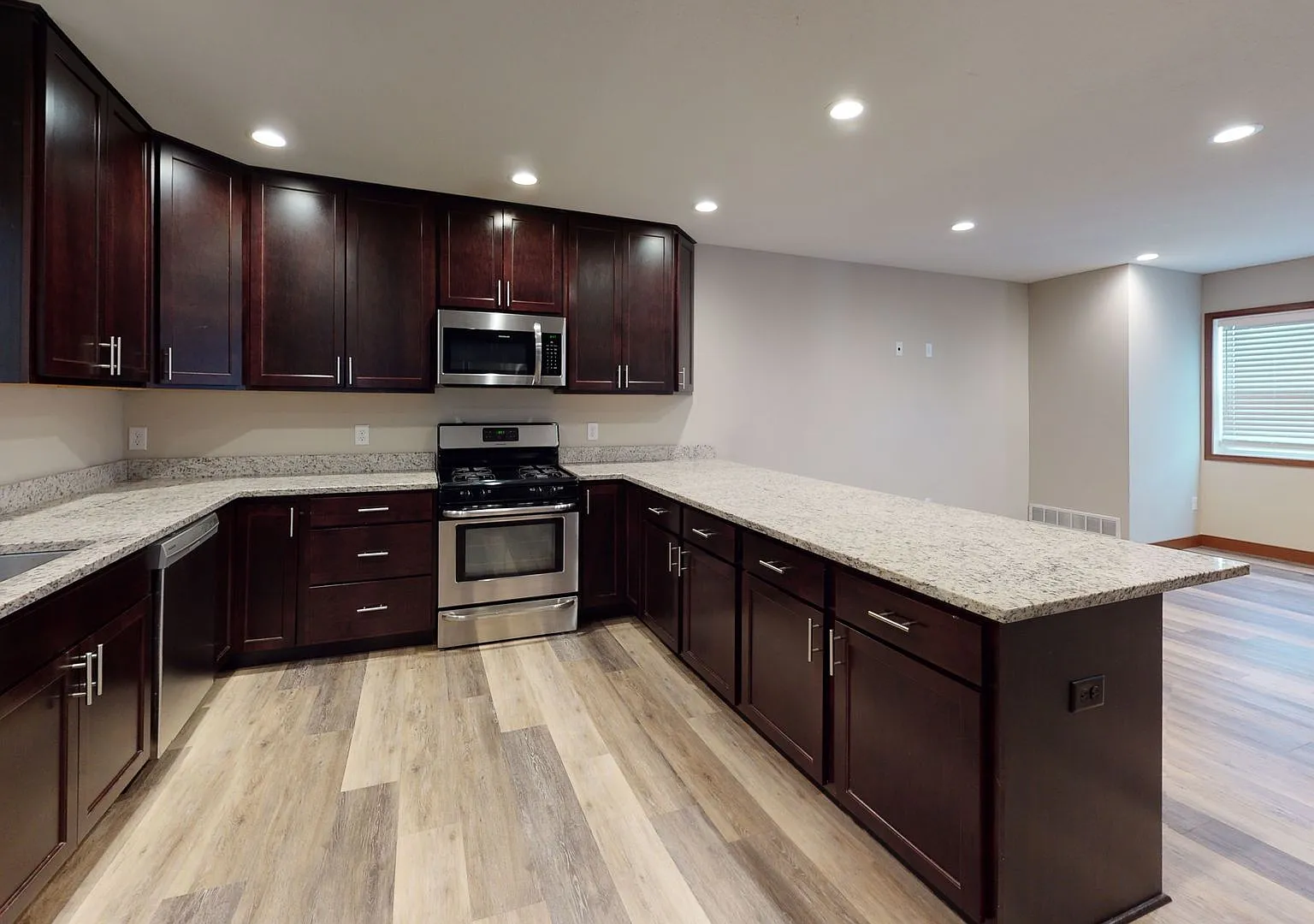1509 Rollins Ave SE — Photo 2