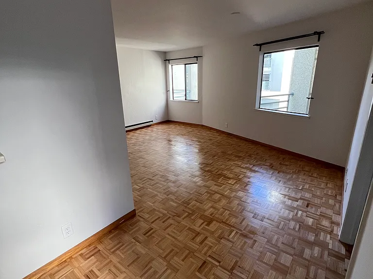 320 Peninsula Ave #312 — Photo 1