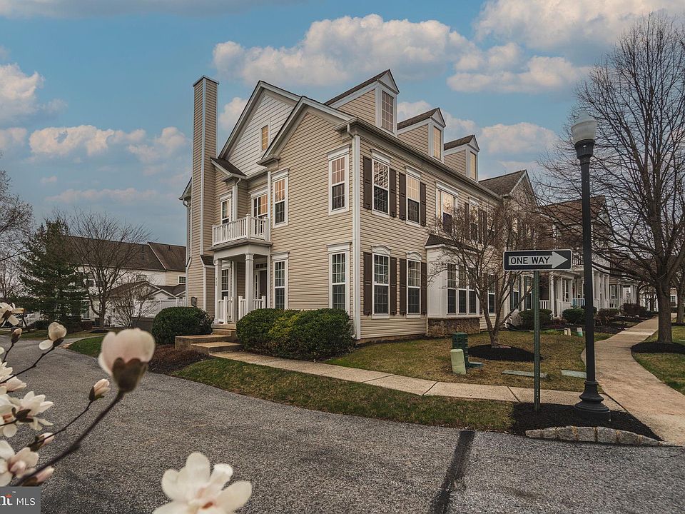 1st image of 900 Harsdale Way