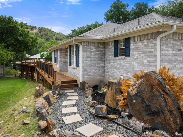 305 Mountain Vw, Sunrise Beach, TX 78643