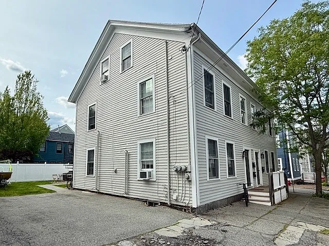 Building Photo - 26 Strong St #A