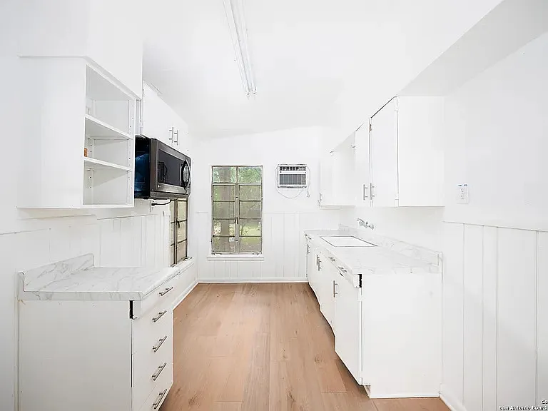 170 Olga St — Photo 1