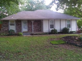 208 SW Castlerock Ct, Blue Springs, MO 64014