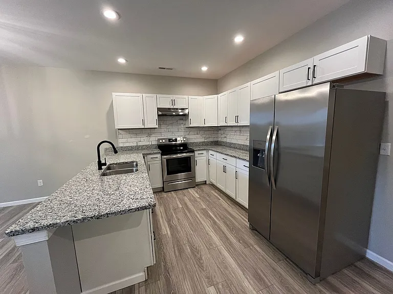 18 Michigan Ln #2 — Photo 3