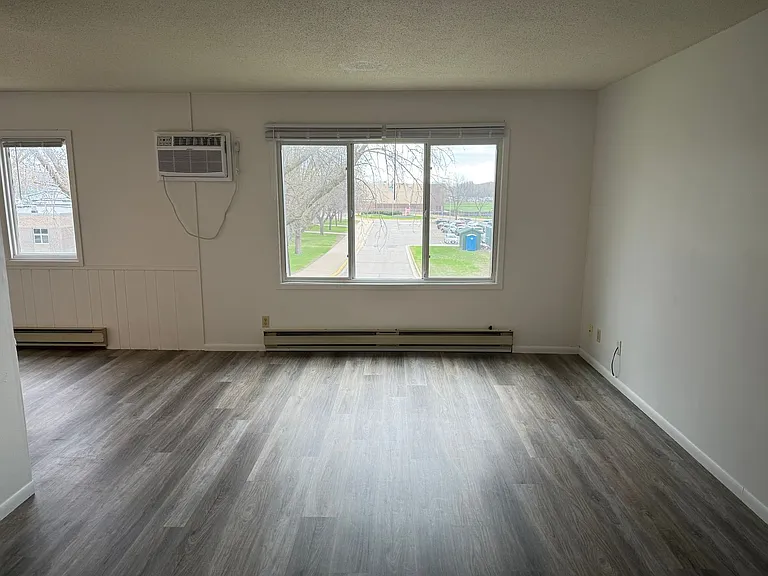 1116 2nd Street SE - Uptown Apartments — Photo 20