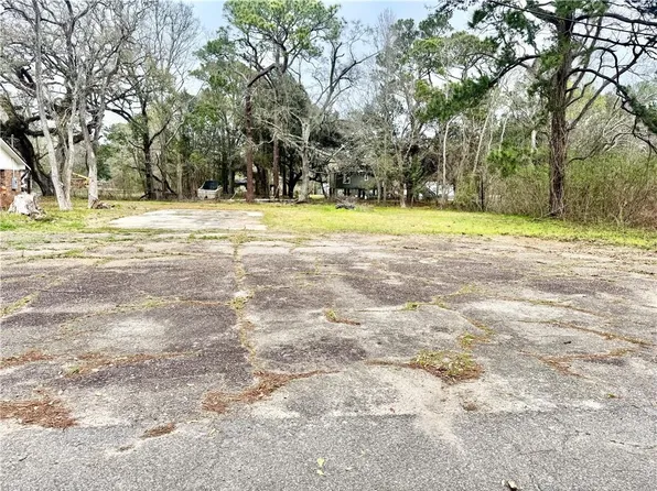 9320 Cain St, Coden, AL 36523