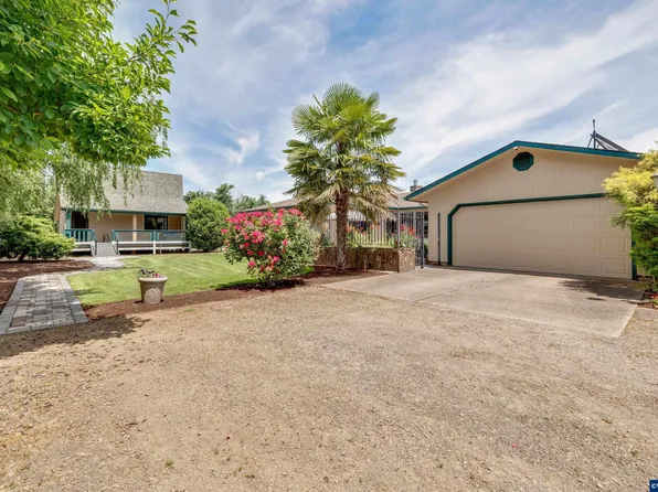 30248 S Barlow Rd, Hubbard, OR 97032