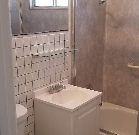 3rd image of 11841 Seacrest Dr