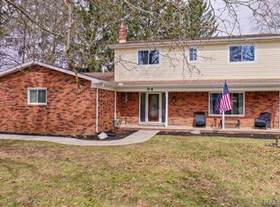 94 Robin Ct, Howell, MI 48855