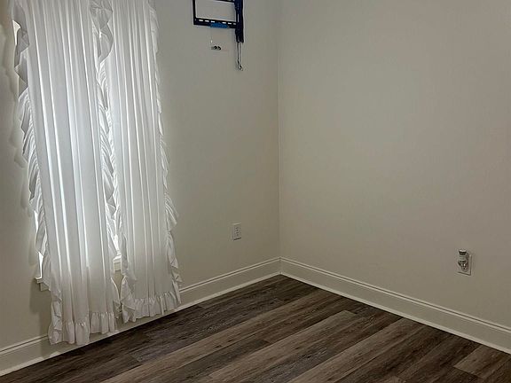 5th image of 369 L Kirth Dr
