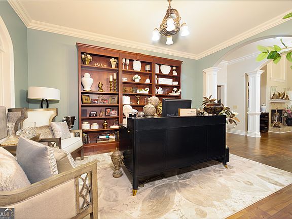 5th image of 595 Grey Rock Dr