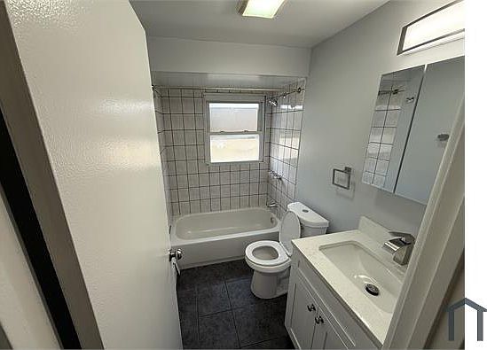 3rd image of 10769 S Pulaski Rd #4