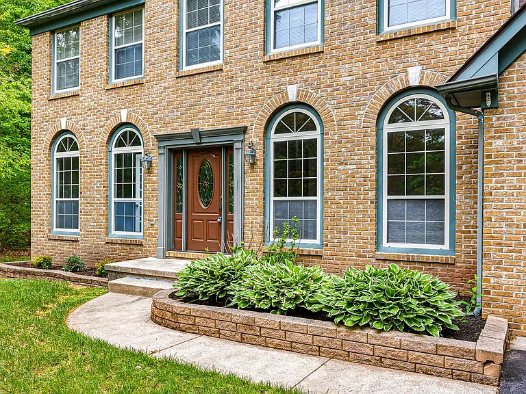 240 Timber Knoll Dr — Photo 2