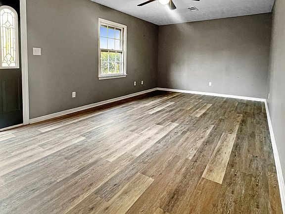 2nd image of 227 Candlewood Dr