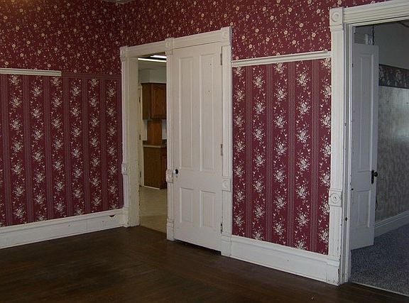 5th image of 101 W Elm St