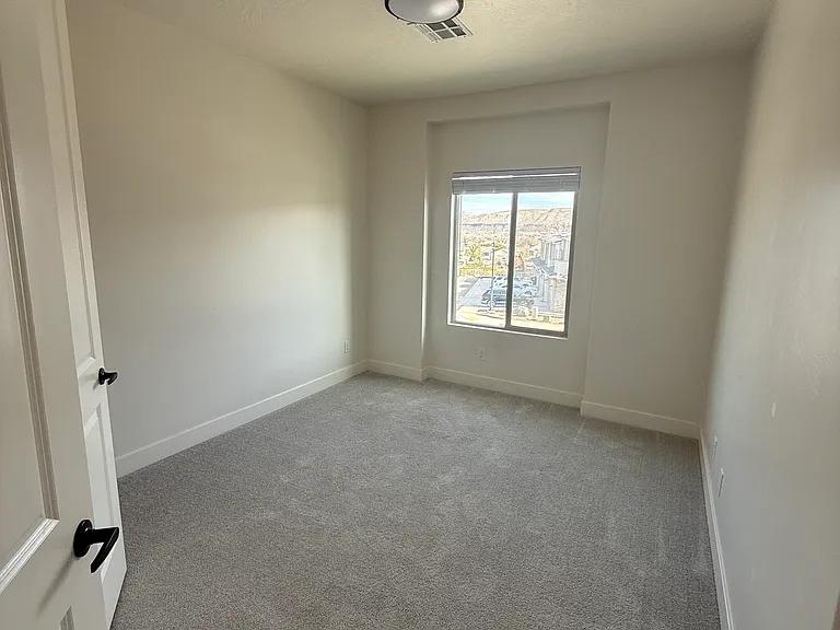 276 S 1930 W — Photo 14