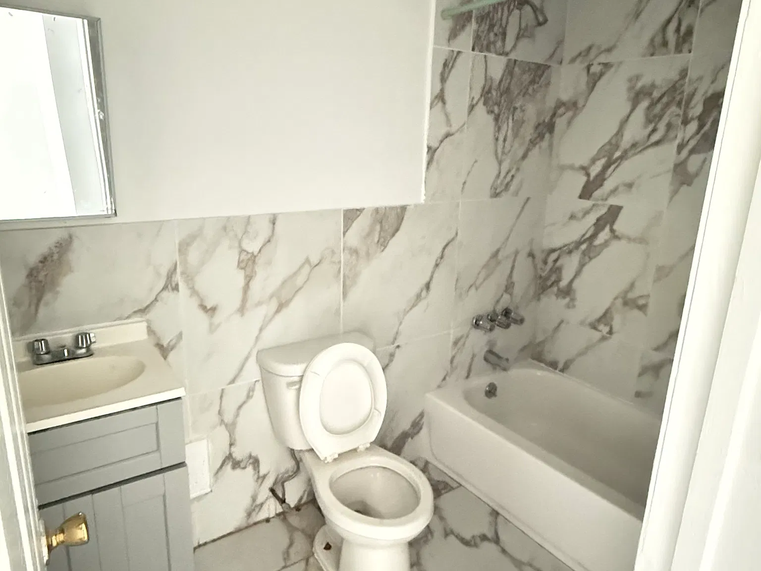 2 bed, 900 sqft, $2,300 — Photo 4