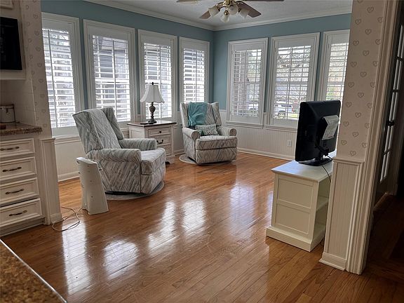 4th image of 4 Hartwick Ct