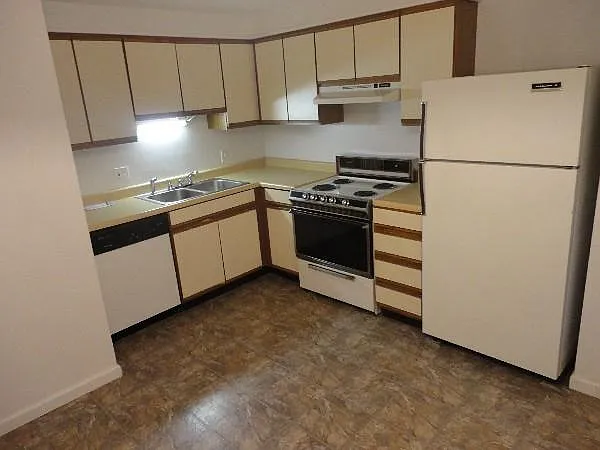 321 Laporte Ct — Photo 5