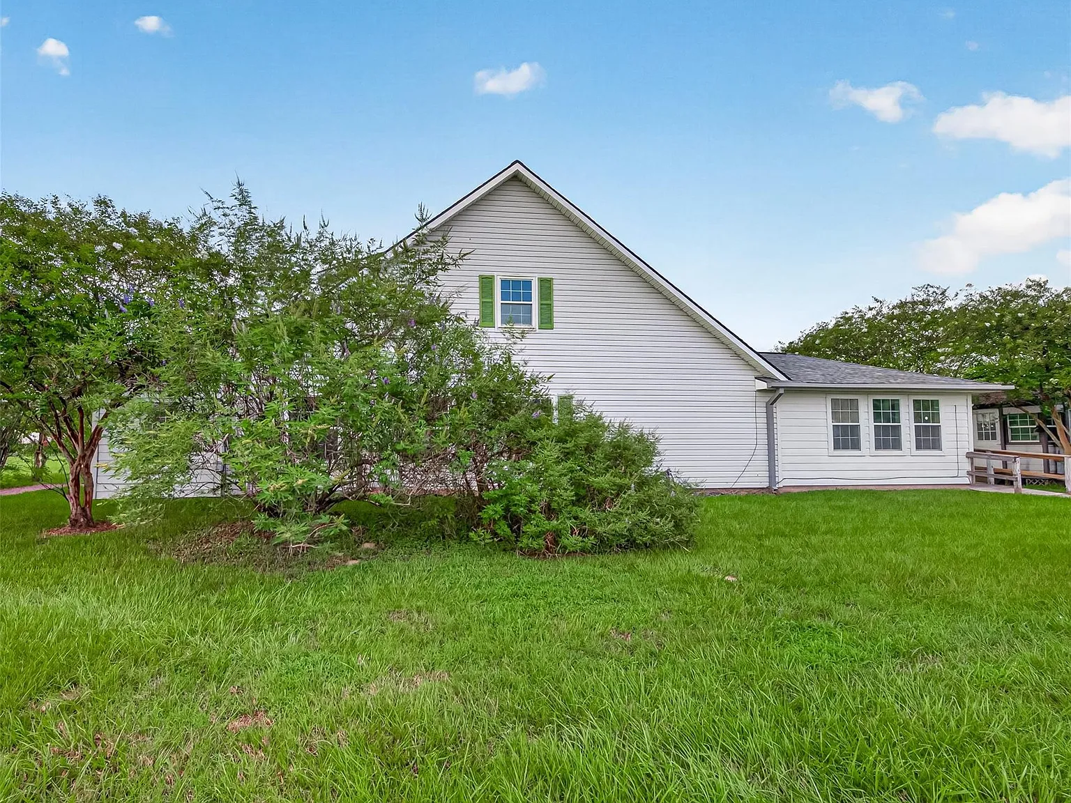3 bed, 2.5 bath, 1381 sqft, $1,850 — Photo 3